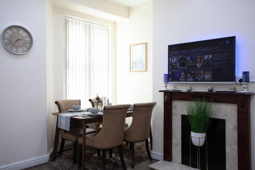 6 Bedroom House 10Min Drive From City Centre แมนเชสเตอร์ ภายนอก รูปภาพ